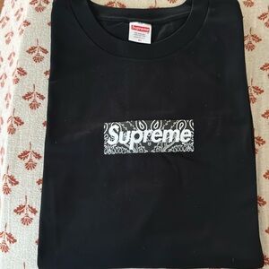 Black Supreme bandana t shirt
